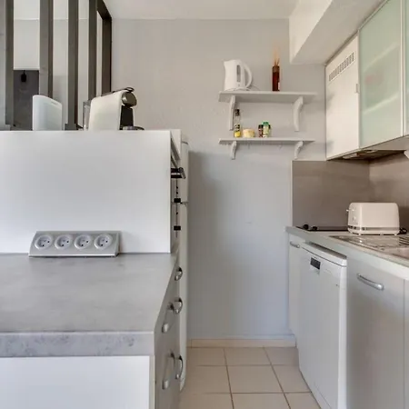 Olympe Furnished Apartman *
