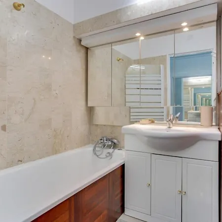 Olympe Furnished Apartman *