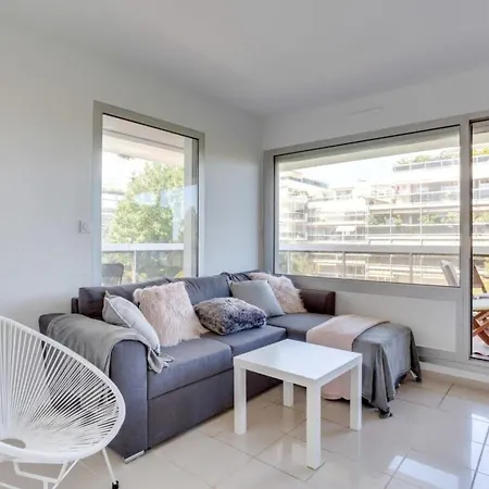 Olympe Furnished Apartman