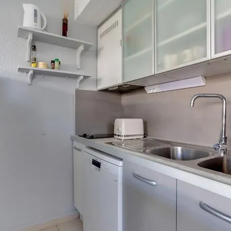 Olympe Furnished Apartman *