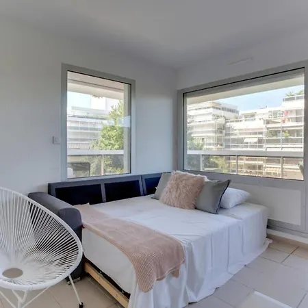Olympe Furnished Apartman *